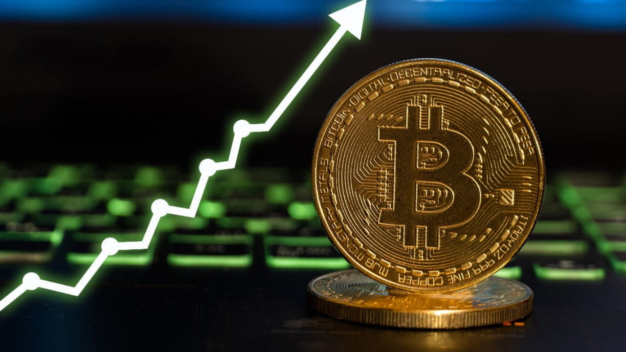 Bitcoin Price to Reach $225K or $1M